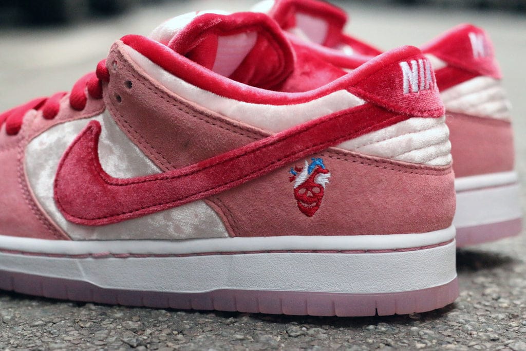 strangelove skateboard nike sb, dunk , side view